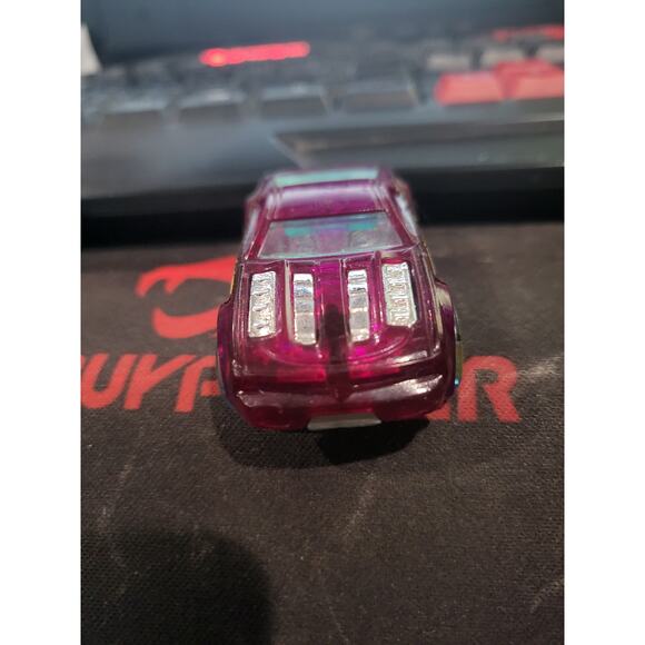 2004 Hotwheels Horseplay RARE Purple With Clear Teal Wheels Die-Cast Car - Picture 2 of 5
